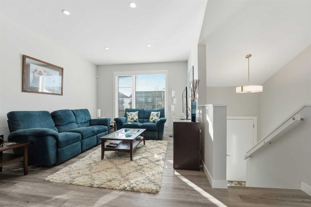 Picture for 48 Evergreen Way  https://www.cirrealty.ca/reb/cara/3/A2265993_4.jpg