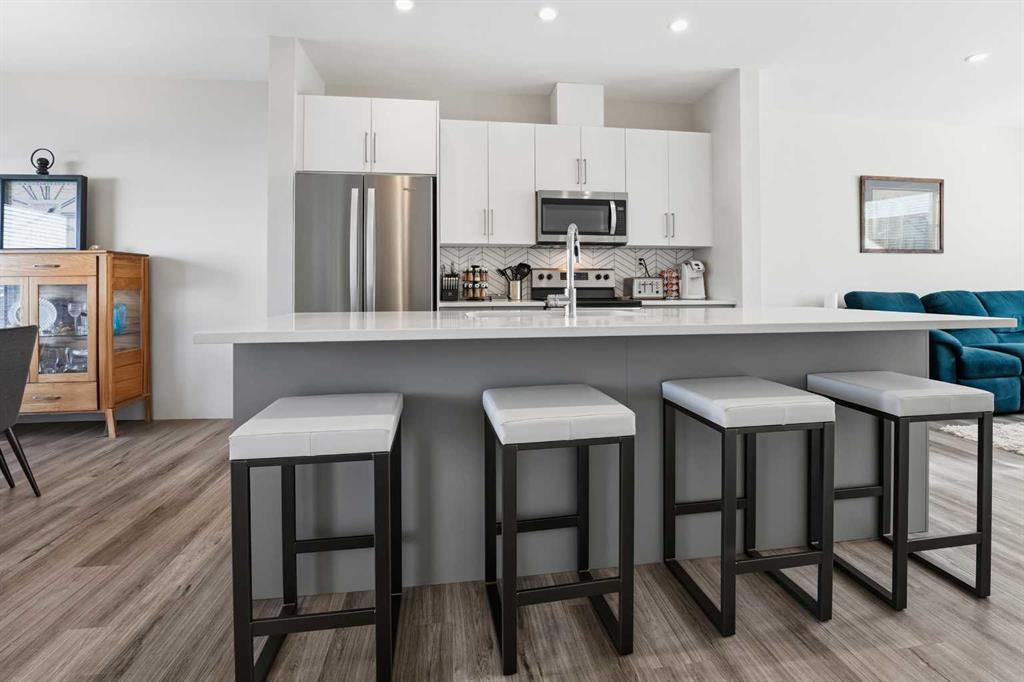 Picture for 48 Evergreen Way  https://www.cirrealty.ca/reb/cara/3/A2265993_8.jpg