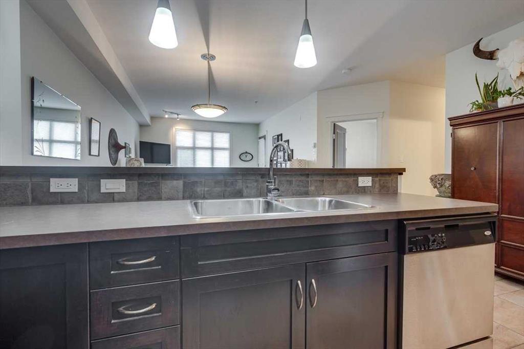 Picture for 117, 100 Lakeway Boulevard  https://www.cirrealty.ca/reb/cara/3/A2266733_7.jpg