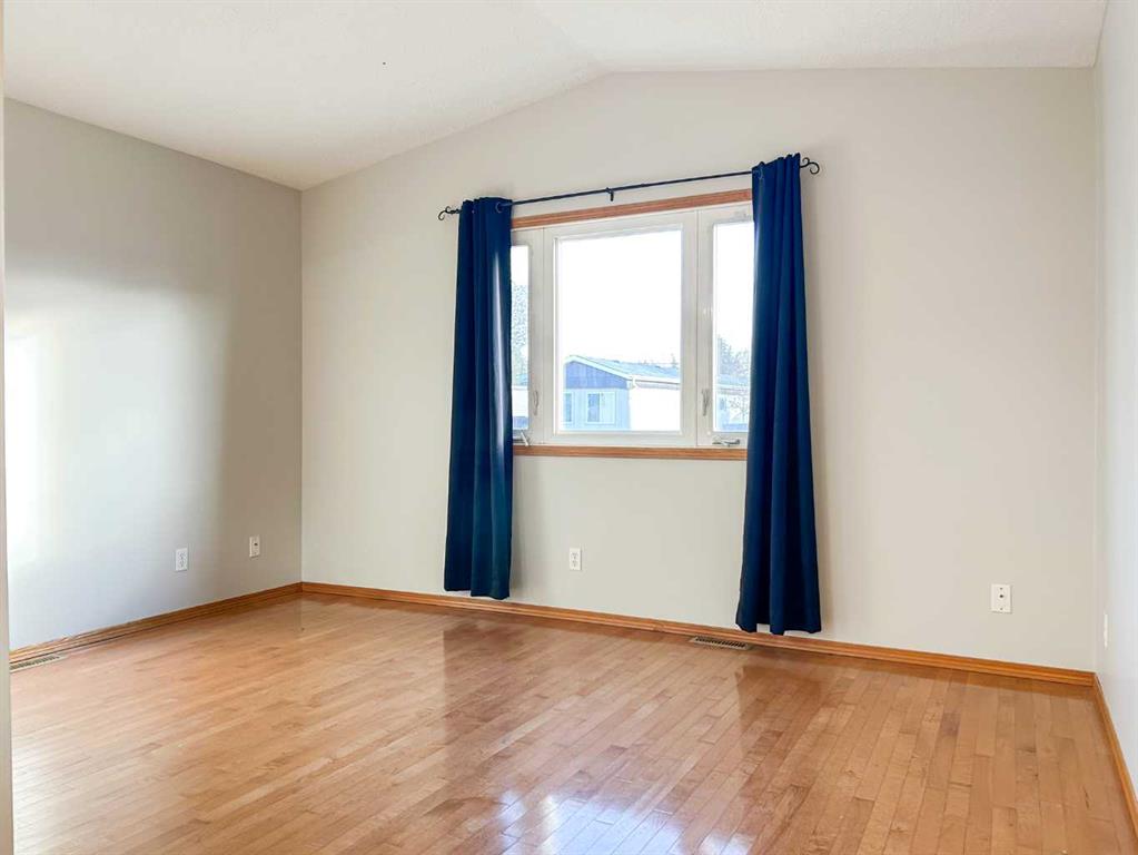 Picture for 74, 4802 54 Avenue 