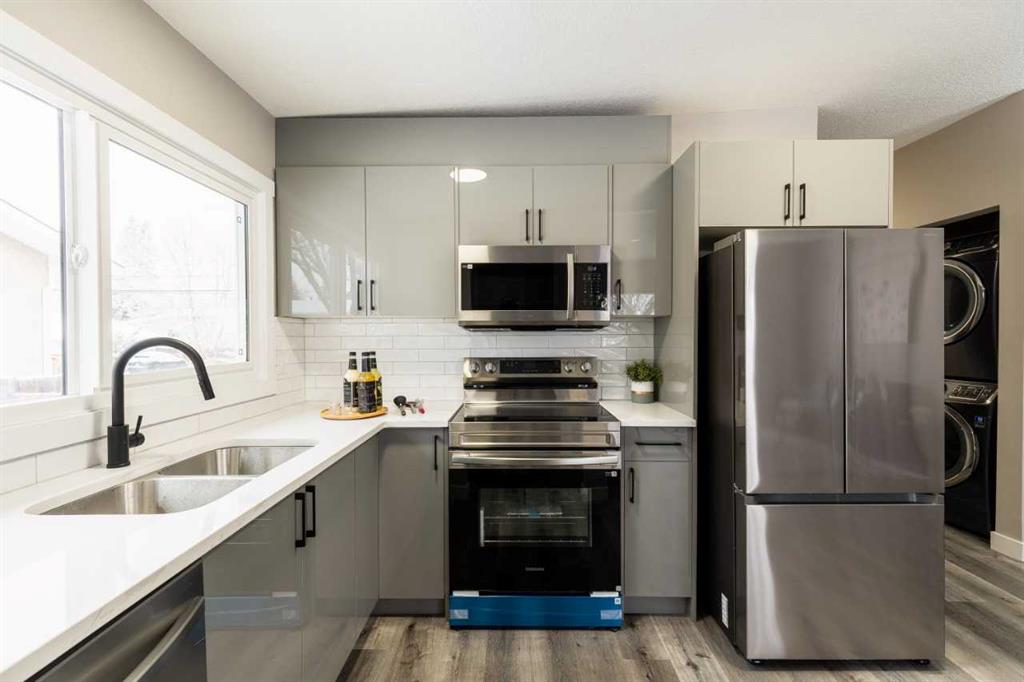 Picture for 712 72 Avenue NW