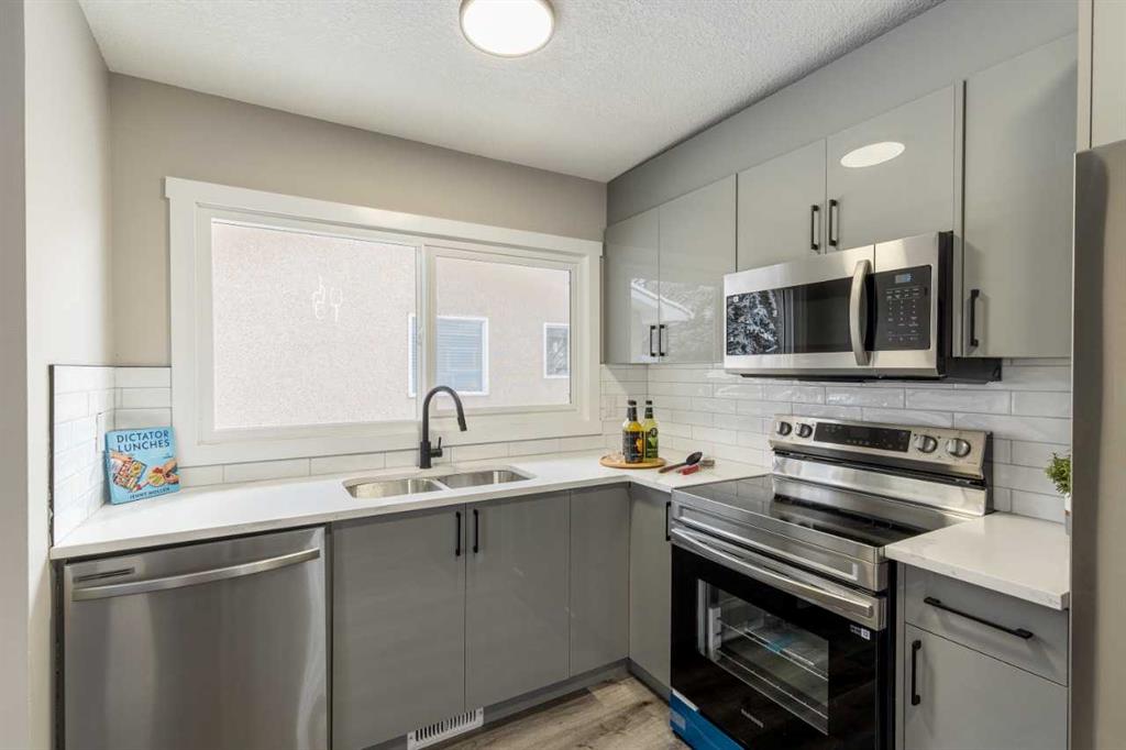 Picture for 712 72 Avenue NW