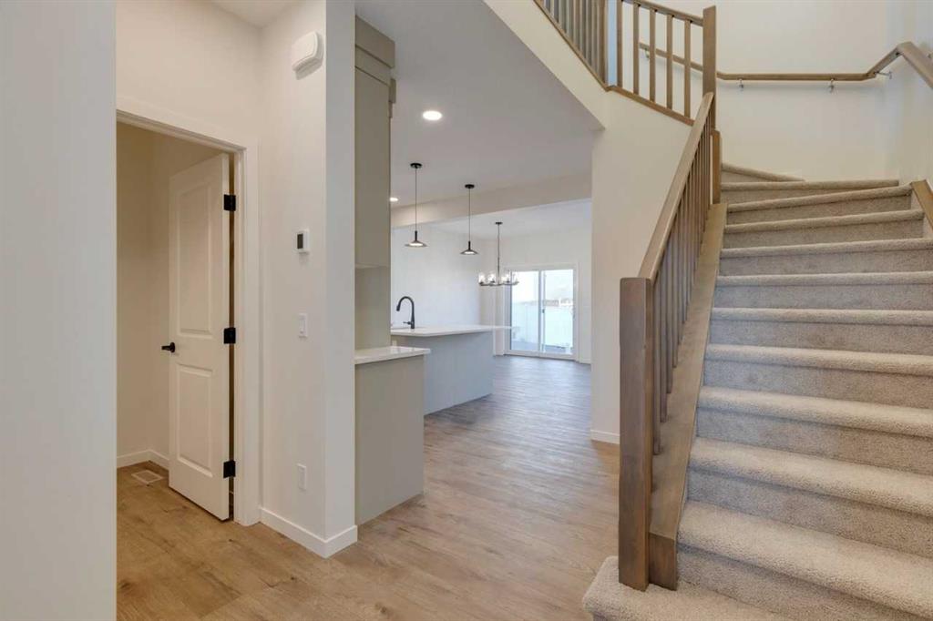 Picture for 1379 Bayview Crescent SW