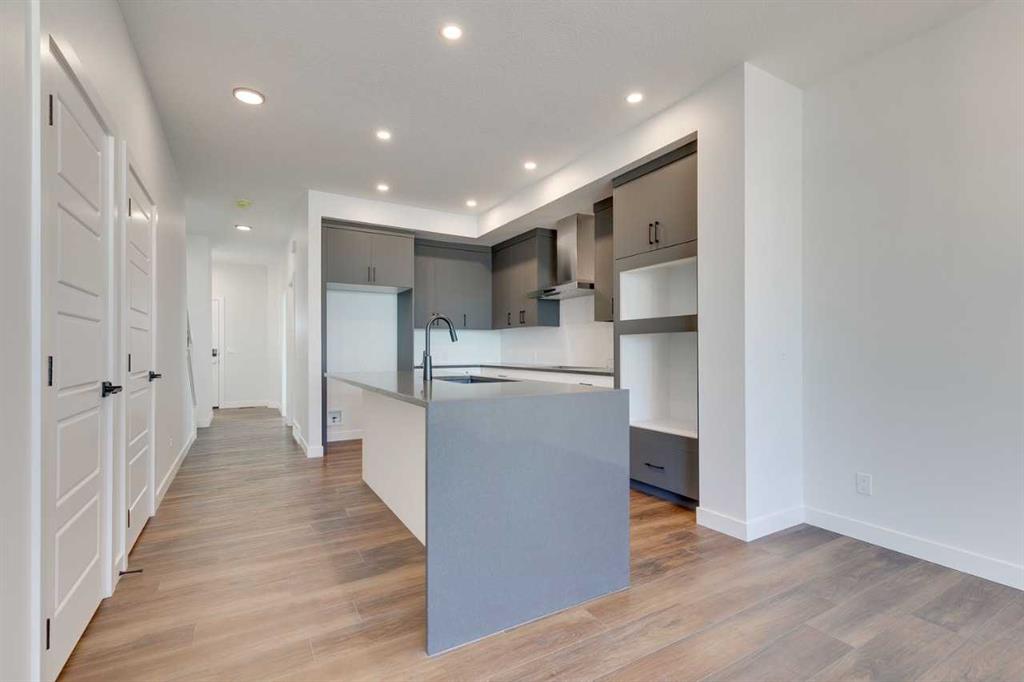 Picture for 182 Lanark Gate SE