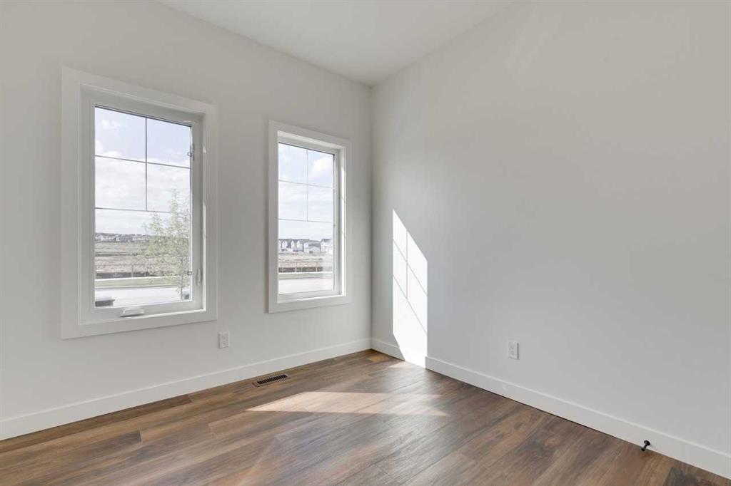 Picture for 182 Lanark Gate SE