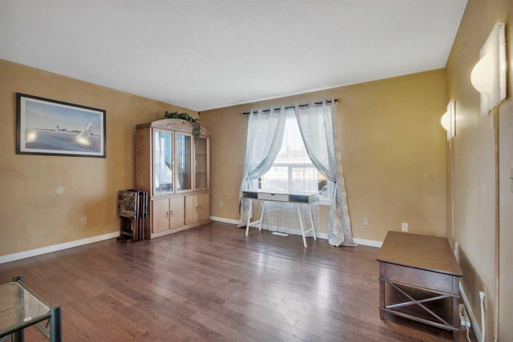 Picture for 216, 48 Holmes  