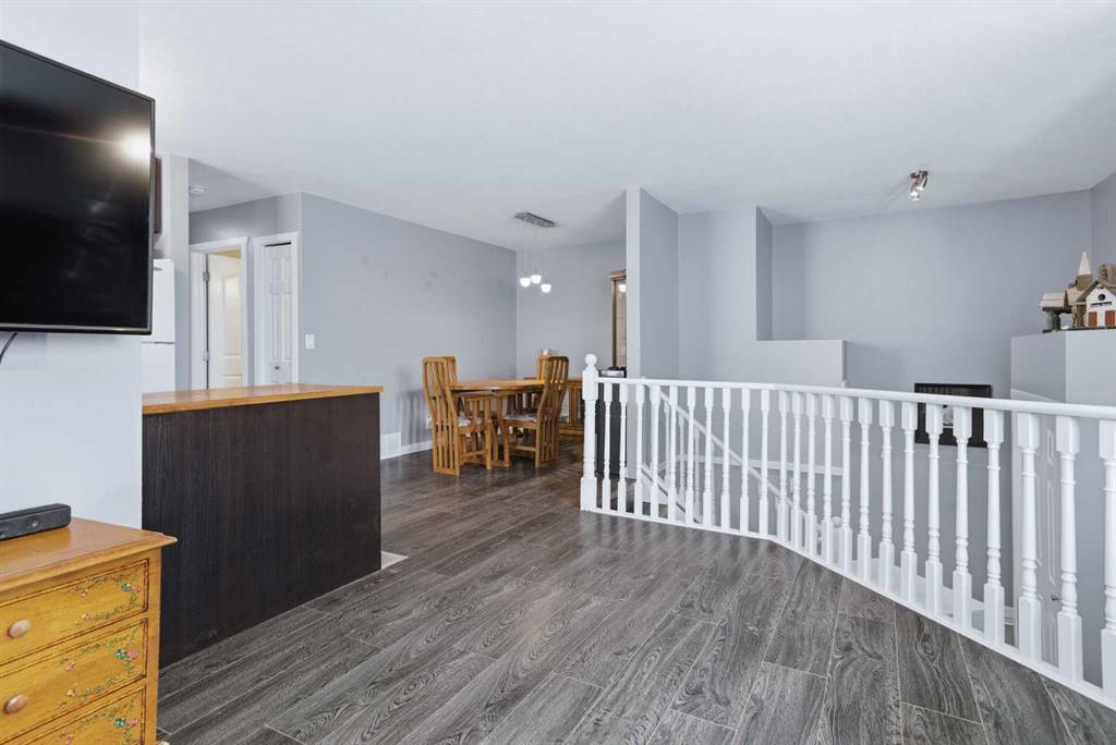 Picture for 69 willow springs Crescent 