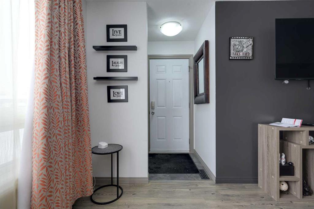 Picture for 33 Wells Street 