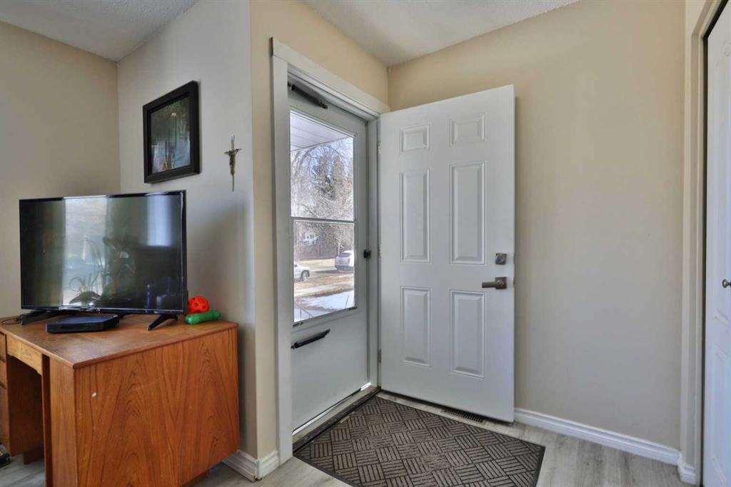 Picture for 6403A 49 Avenue 