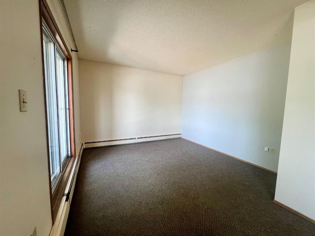 Picture for 204, 5502 58A Street 