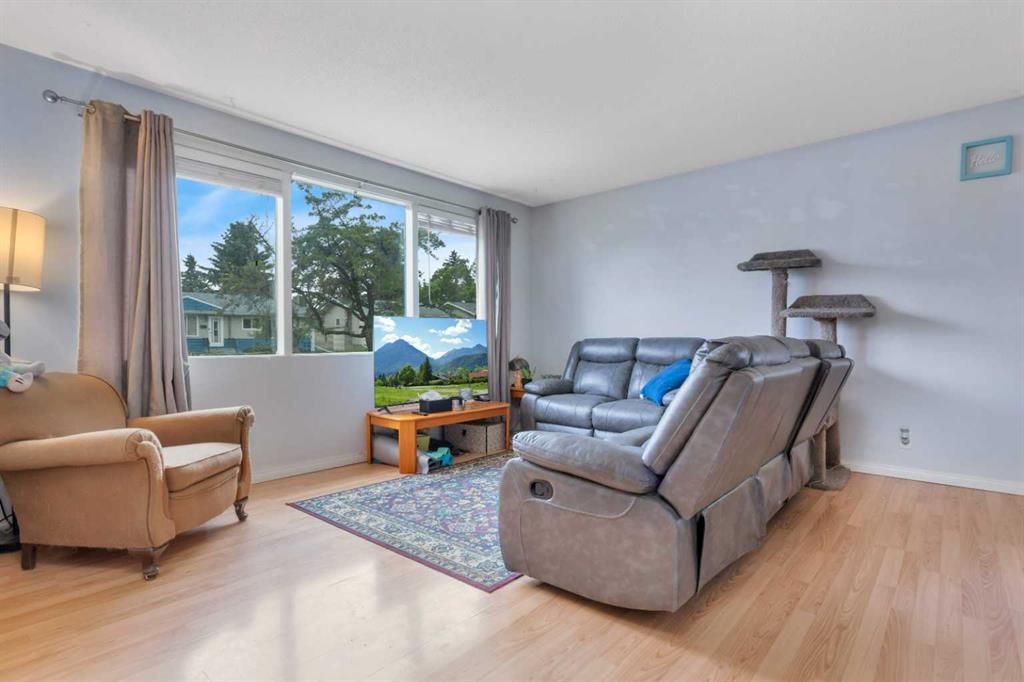 Picture for 32 Otterbury Avenue 