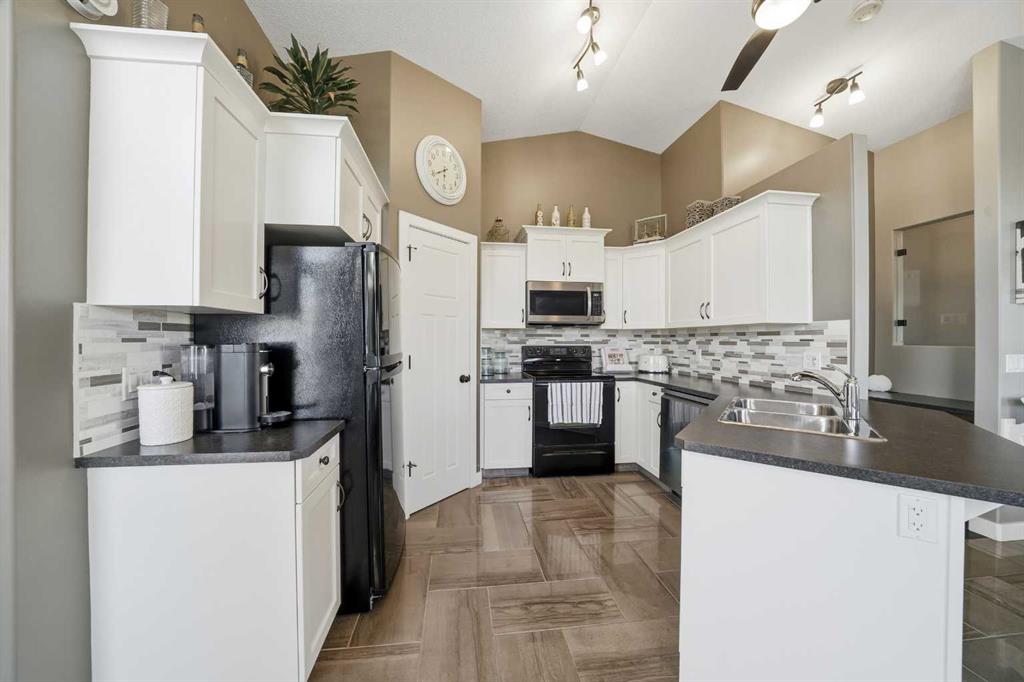 Picture for 199 Robinson Avenue  https://www.cirrealty.ca/reb/cara/4/A2265824_11.jpg