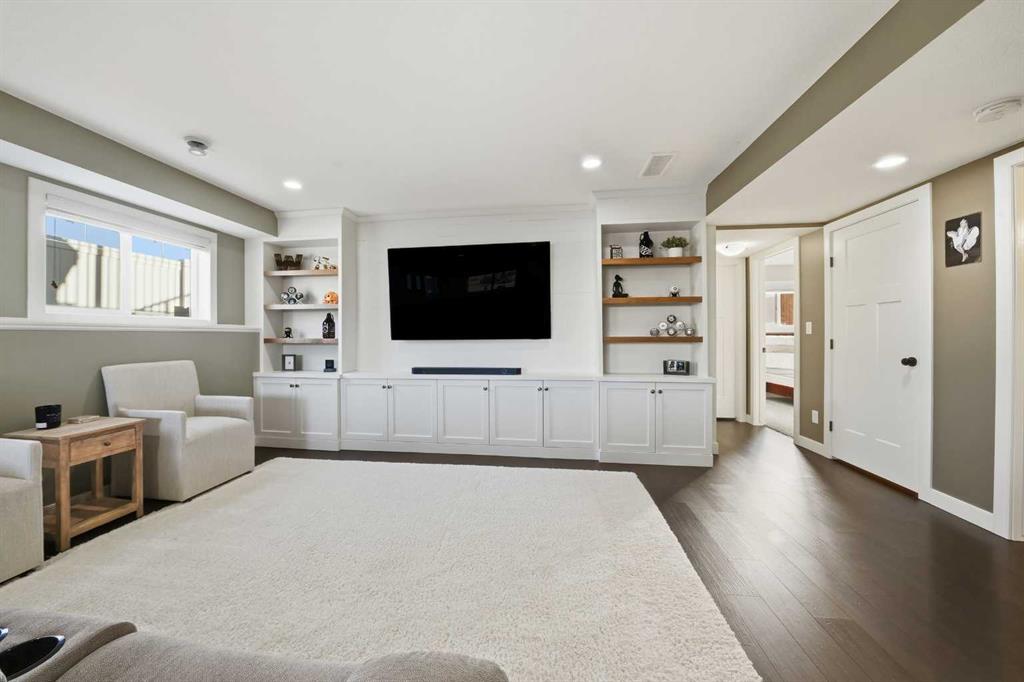 Picture for 199 Robinson Avenue  https://www.cirrealty.ca/reb/cara/4/A2265824_21.jpg