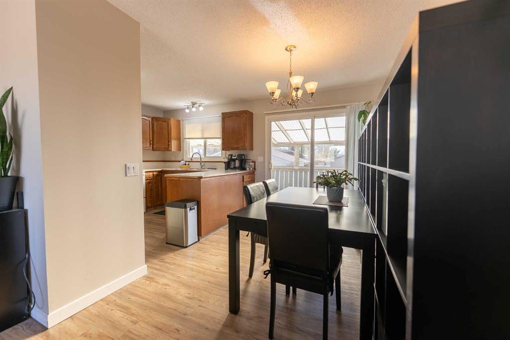 Picture for 35 Oak Street  https://www.cirrealty.ca/reb/cara/4/A2266134_11.jpg