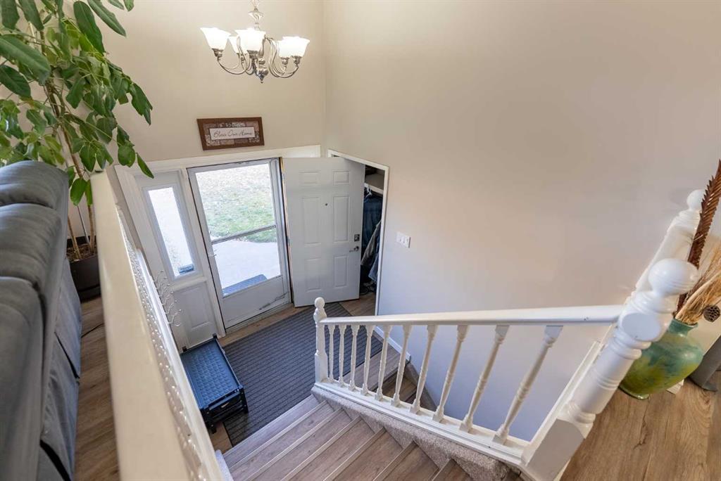 Picture for 35 Oak Street  https://www.cirrealty.ca/reb/cara/4/A2266134_12.jpg