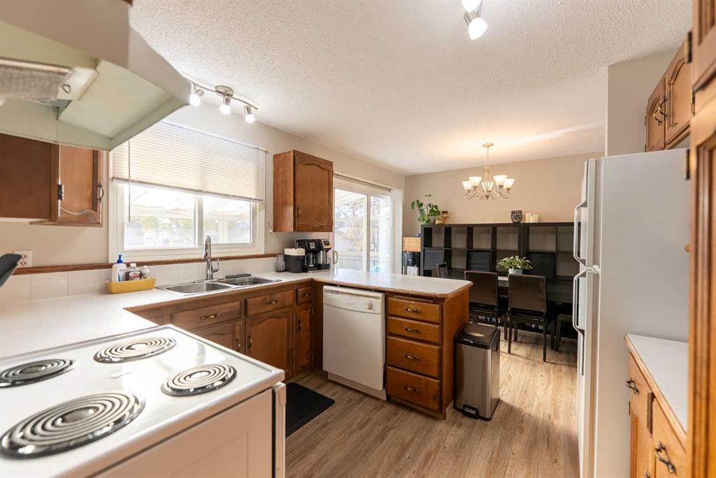 Picture for 35 Oak Street  https://www.cirrealty.ca/reb/cara/4/A2266134_13.jpg