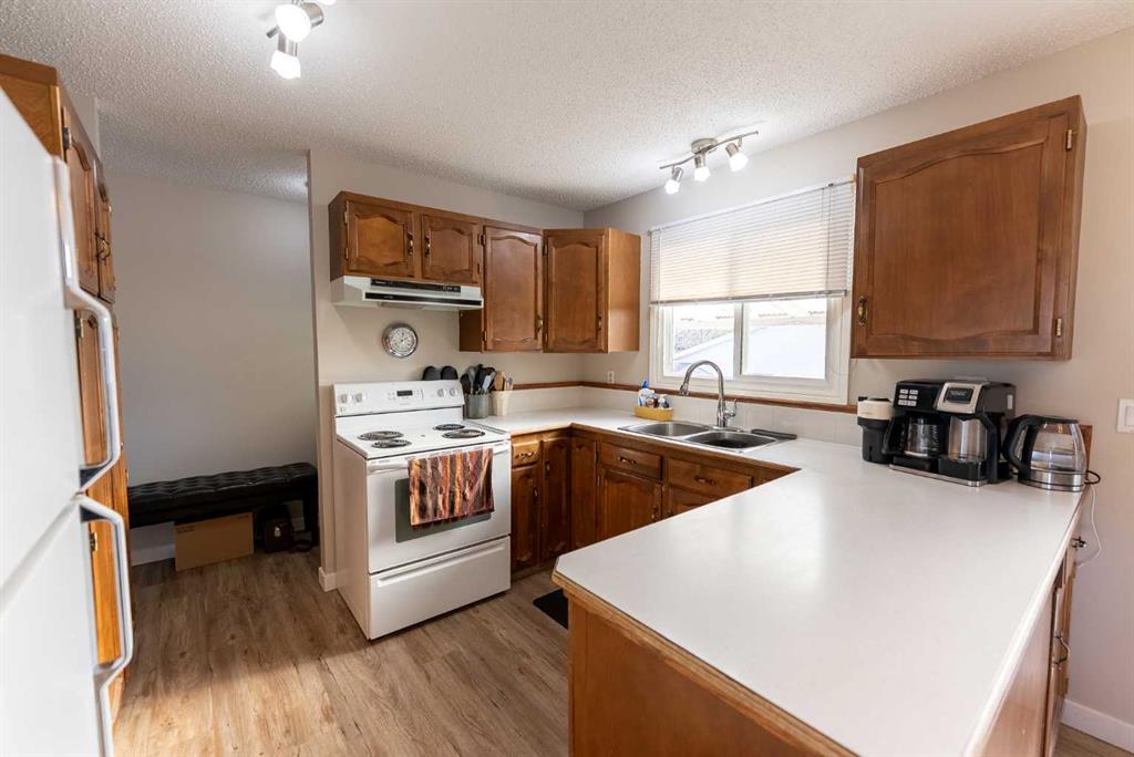 Picture for 35 Oak Street  https://www.cirrealty.ca/reb/cara/4/A2266134_14.jpg
