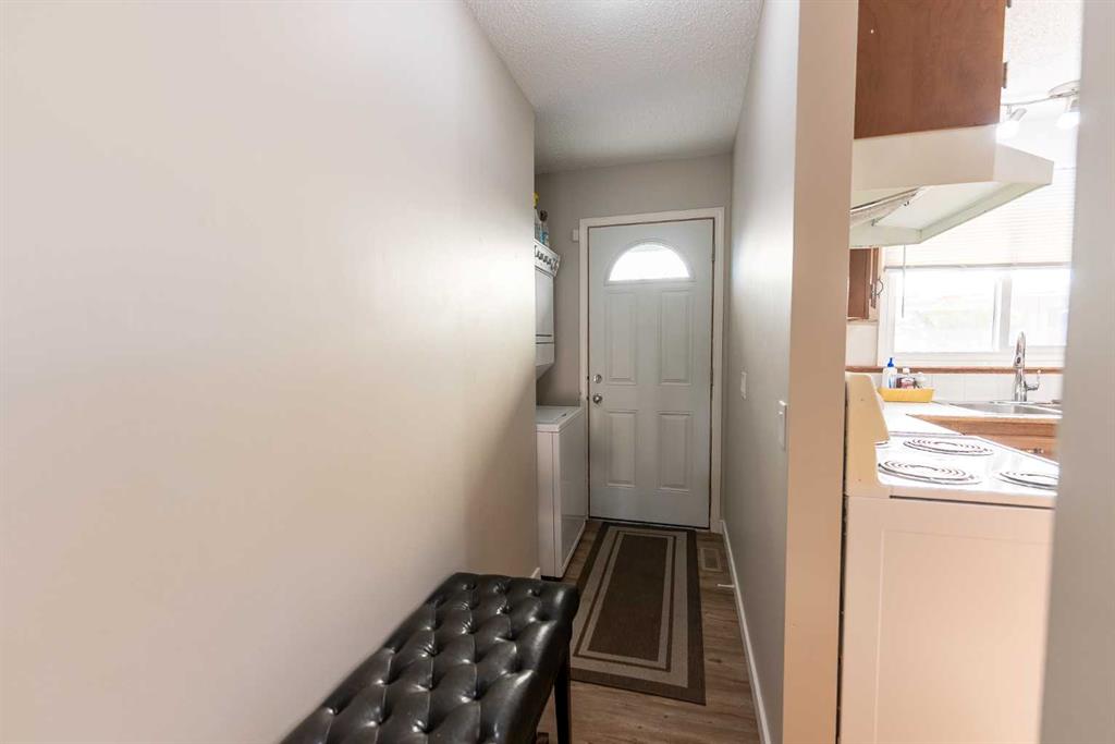Picture for 35 Oak Street  https://www.cirrealty.ca/reb/cara/4/A2266134_15.jpg