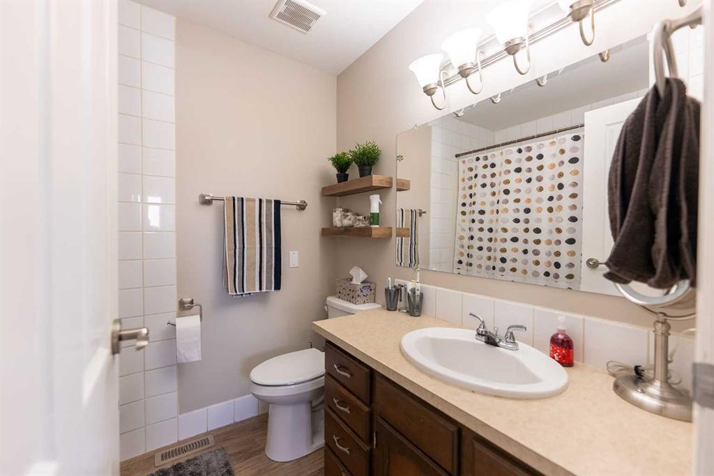 Picture for 35 Oak Street  https://www.cirrealty.ca/reb/cara/4/A2266134_16.jpg