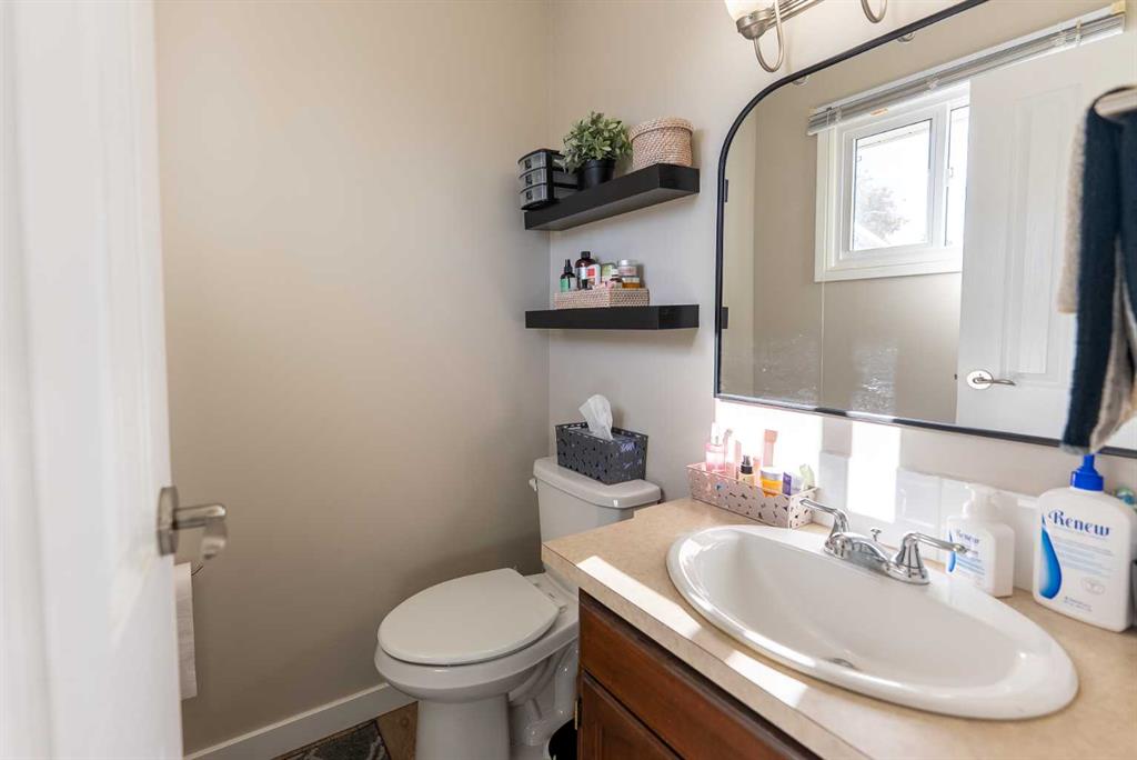 Picture for 35 Oak Street  https://www.cirrealty.ca/reb/cara/4/A2266134_21.jpg