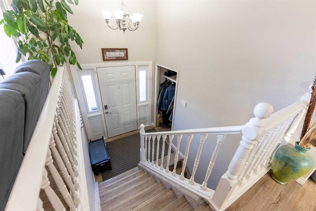 Picture for 35 Oak Street  https://www.cirrealty.ca/reb/cara/4/A2266134_23.jpg