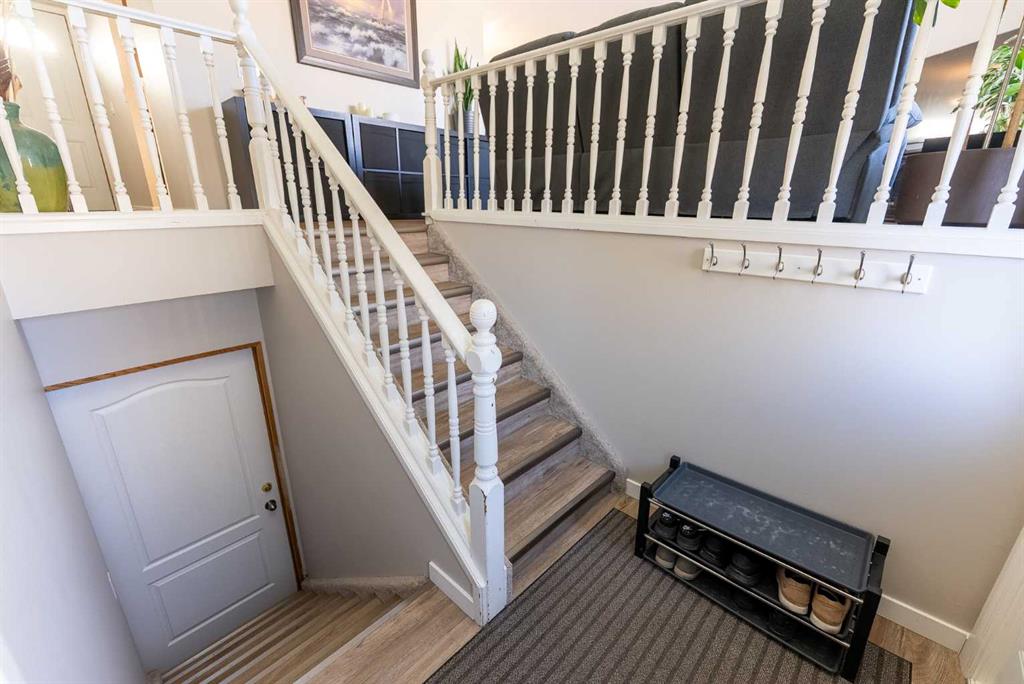 Picture for 35 Oak Street  https://www.cirrealty.ca/reb/cara/4/A2266134_24.jpg