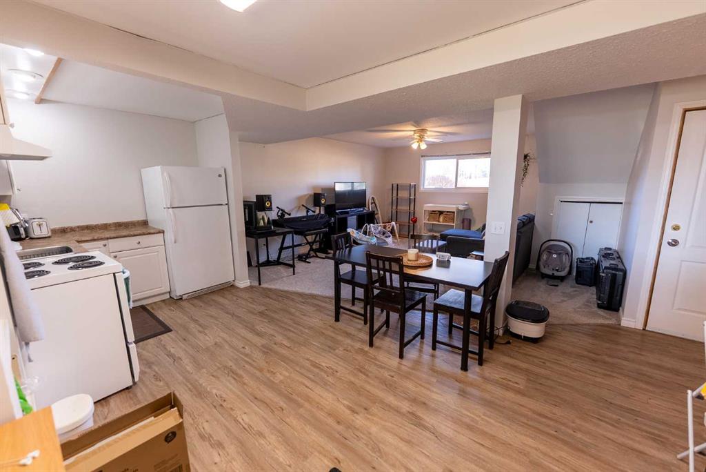 Picture for 35 Oak Street  https://www.cirrealty.ca/reb/cara/4/A2266134_25.jpg