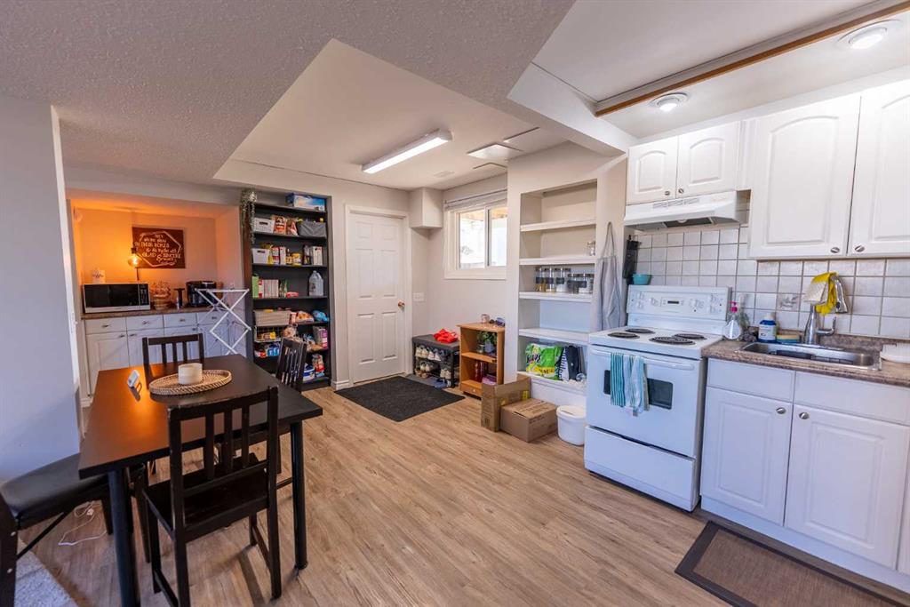 Picture for 35 Oak Street  https://www.cirrealty.ca/reb/cara/4/A2266134_30.jpg