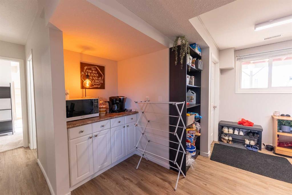 Picture for 35 Oak Street  https://www.cirrealty.ca/reb/cara/4/A2266134_31.jpg