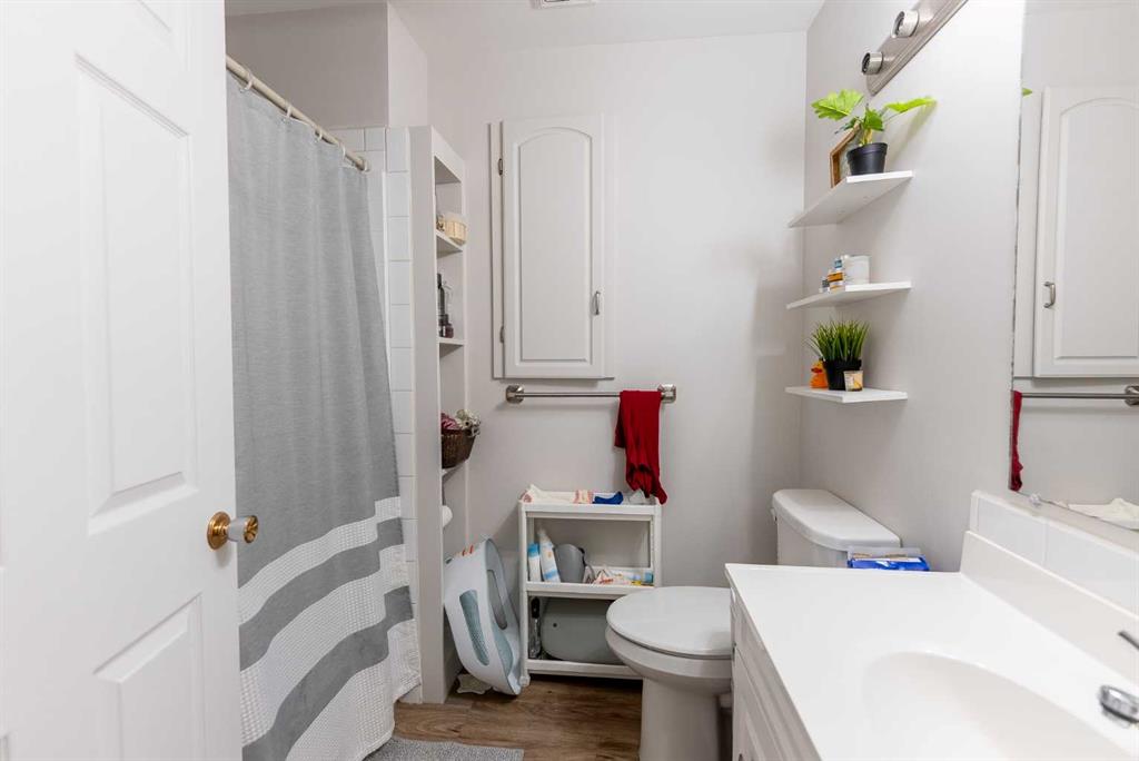 Picture for 35 Oak Street  https://www.cirrealty.ca/reb/cara/4/A2266134_32.jpg