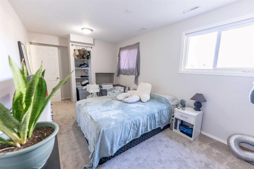 Picture for 35 Oak Street  https://www.cirrealty.ca/reb/cara/4/A2266134_35.jpg