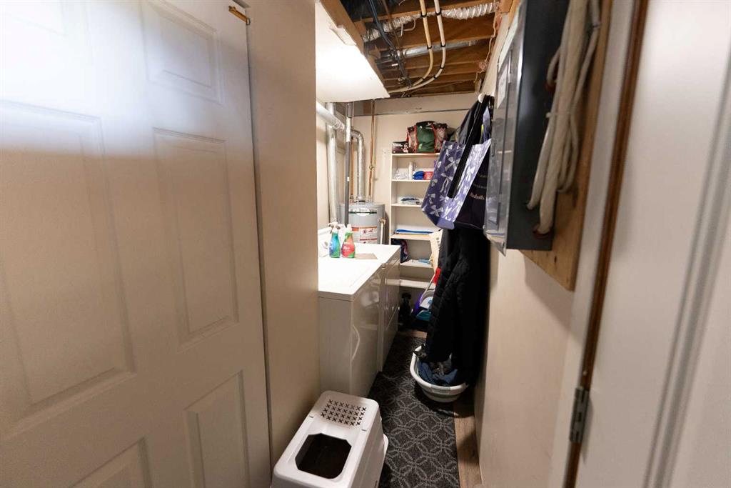 Picture for 35 Oak Street  https://www.cirrealty.ca/reb/cara/4/A2266134_36.jpg