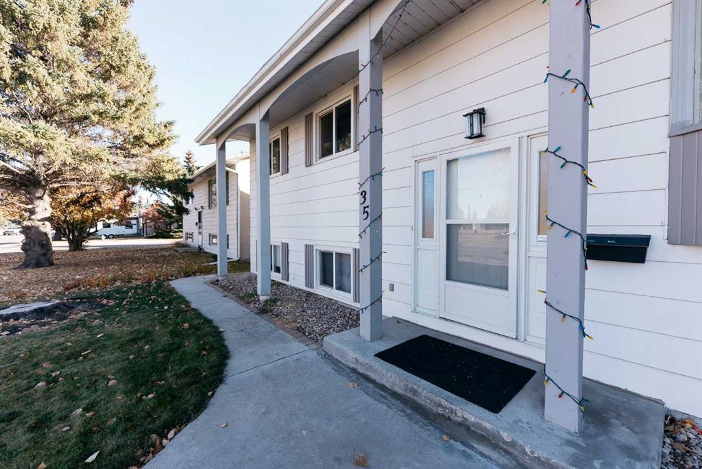 Picture for 35 Oak Street  https://www.cirrealty.ca/reb/cara/4/A2266134_38.jpg