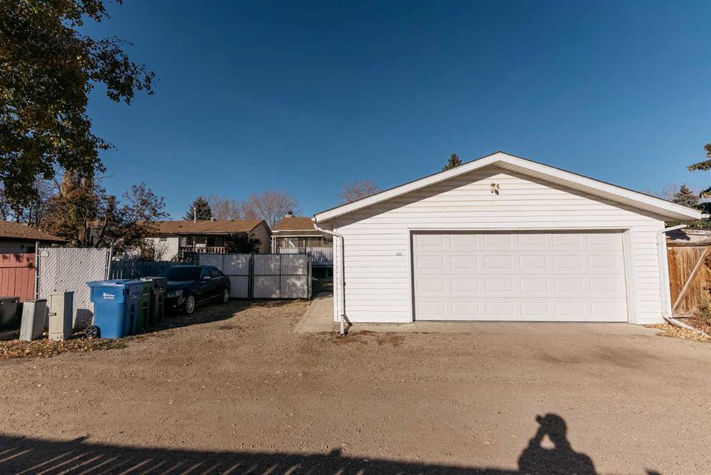 Picture for 35 Oak Street  https://www.cirrealty.ca/reb/cara/4/A2266134_44.jpg