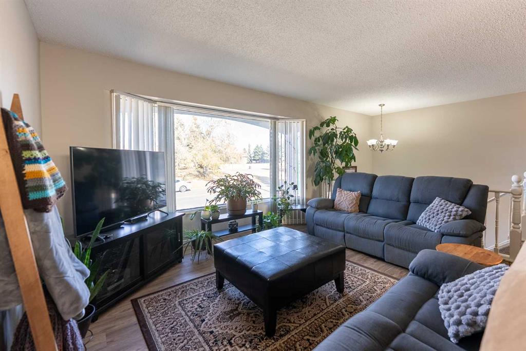 Picture for 35 Oak Street  https://www.cirrealty.ca/reb/cara/4/A2266134_9.jpg