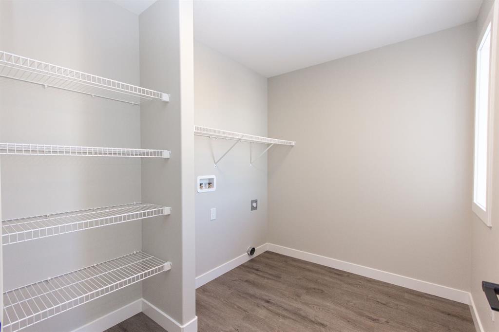 Picture for 73 Bardwell Way  https://www.cirrealty.ca/reb/cara/4/A2266344_35.jpg