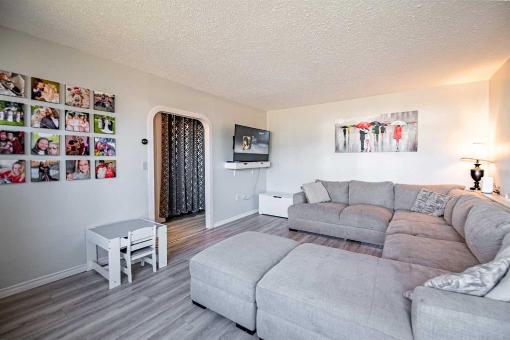 Picture for 3905 50 Street  https://www.cirrealty.ca/reb/cara/4/A2266694_10.jpg