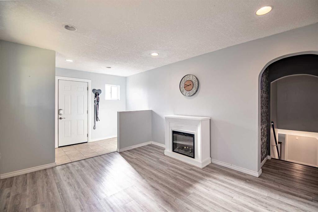 Picture for 3905 50 Street  https://www.cirrealty.ca/reb/cara/4/A2266694_12.jpg