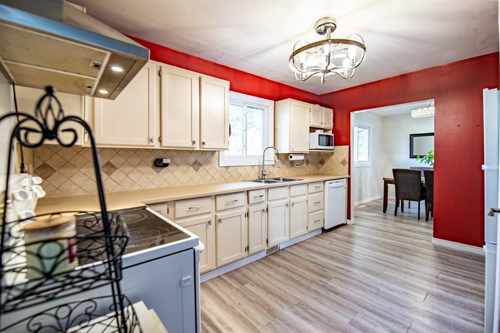 Picture for 3905 50 Street  https://www.cirrealty.ca/reb/cara/4/A2266694_14.jpg