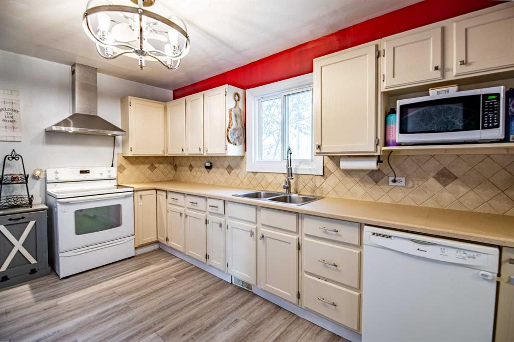 Picture for 3905 50 Street  https://www.cirrealty.ca/reb/cara/4/A2266694_15.jpg