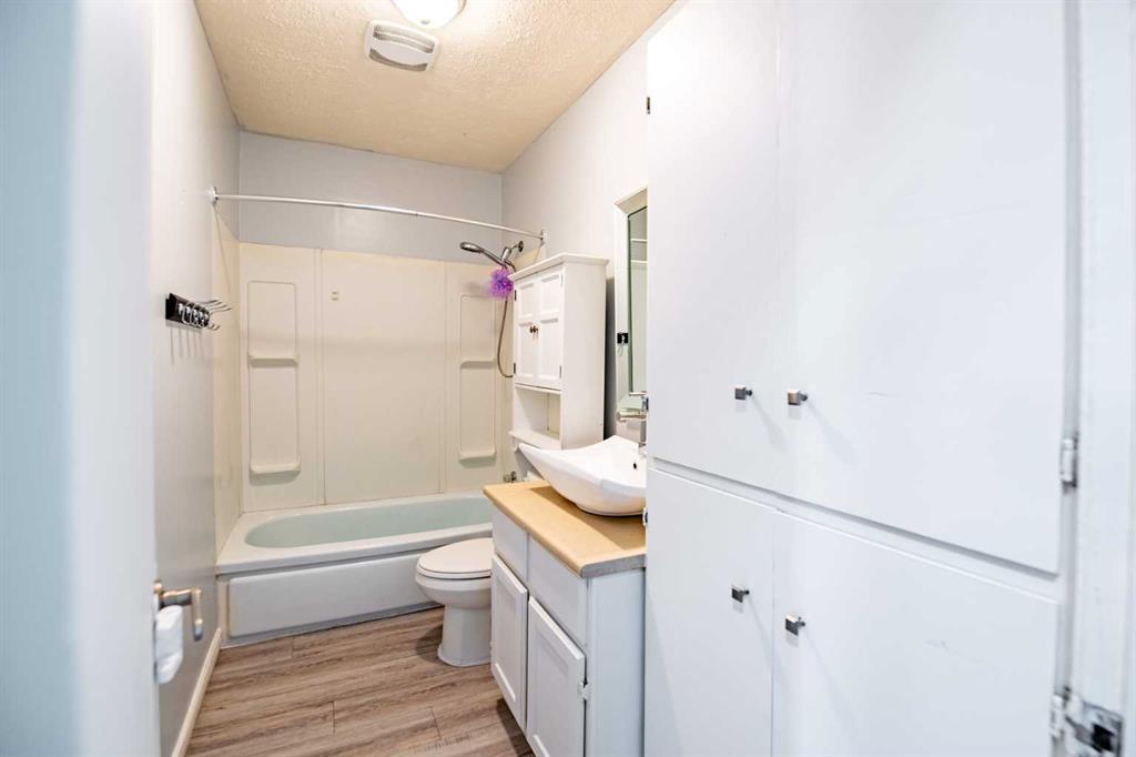 Picture for 3905 50 Street  https://www.cirrealty.ca/reb/cara/4/A2266694_23.jpg