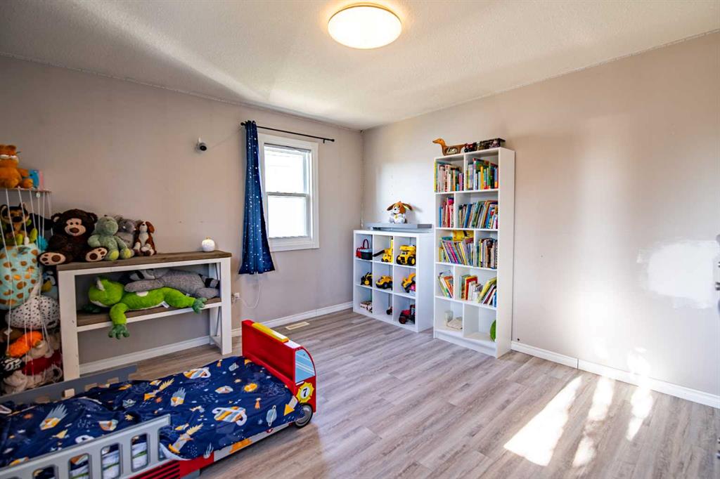 Picture for 3905 50 Street  https://www.cirrealty.ca/reb/cara/4/A2266694_25.jpg