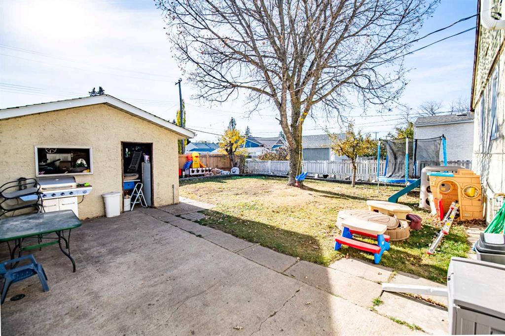 Picture for 3905 50 Street  https://www.cirrealty.ca/reb/cara/4/A2266694_38.jpg