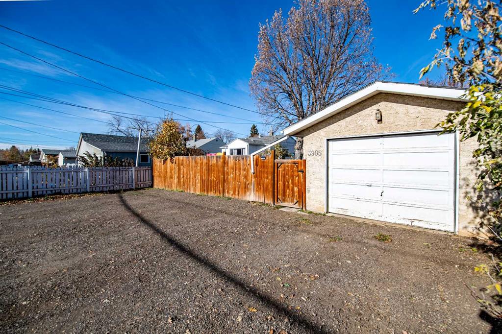 Picture for 3905 50 Street  https://www.cirrealty.ca/reb/cara/4/A2266694_43.jpg