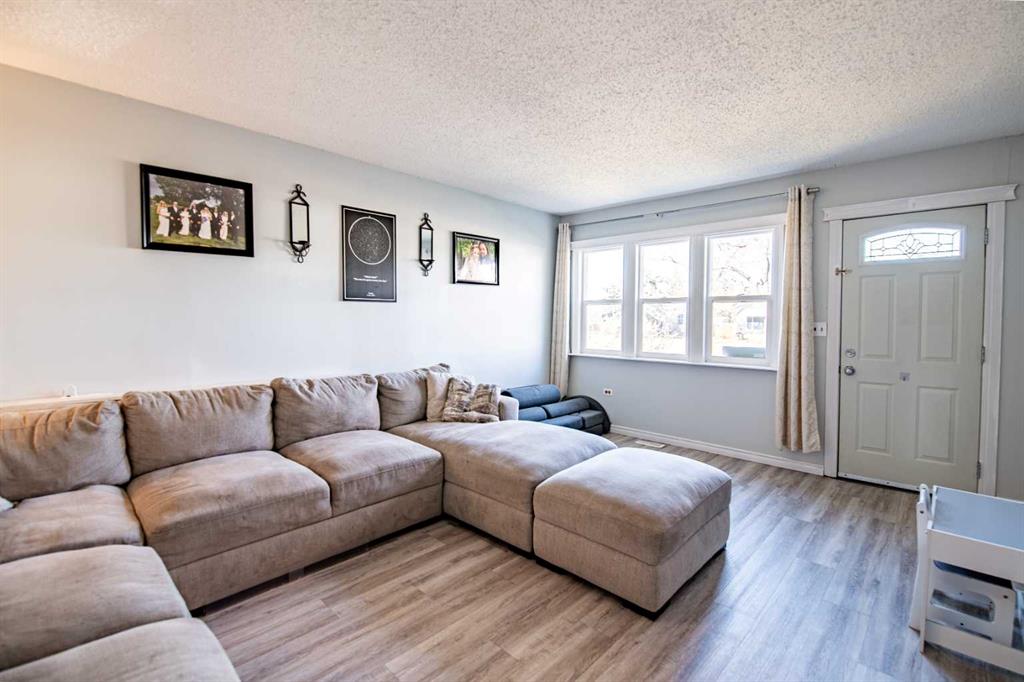 Picture for 3905 50 Street  https://www.cirrealty.ca/reb/cara/4/A2266694_8.jpg