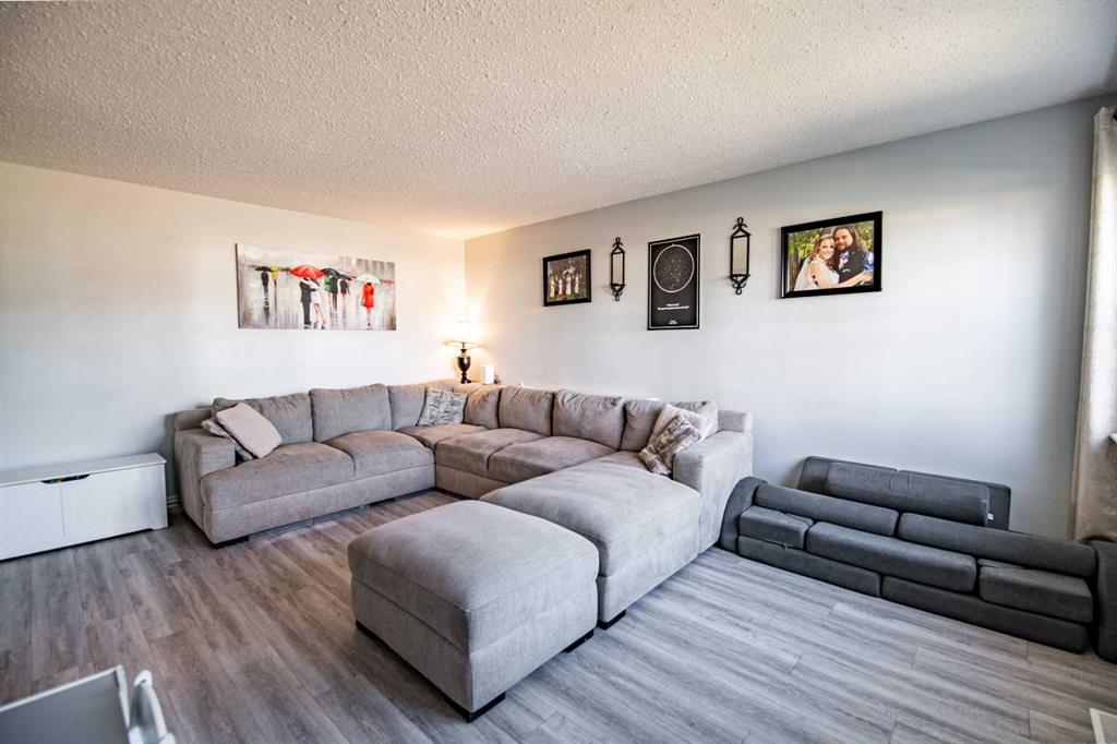 Picture for 3905 50 Street  https://www.cirrealty.ca/reb/cara/4/A2266694_9.jpg