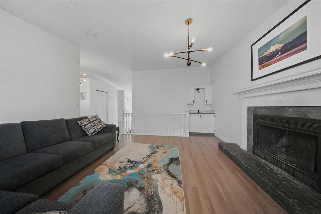 Picture for 39 Denison Crescent  https://www.cirrealty.ca/reb/cara/4/A2266944_10.jpg