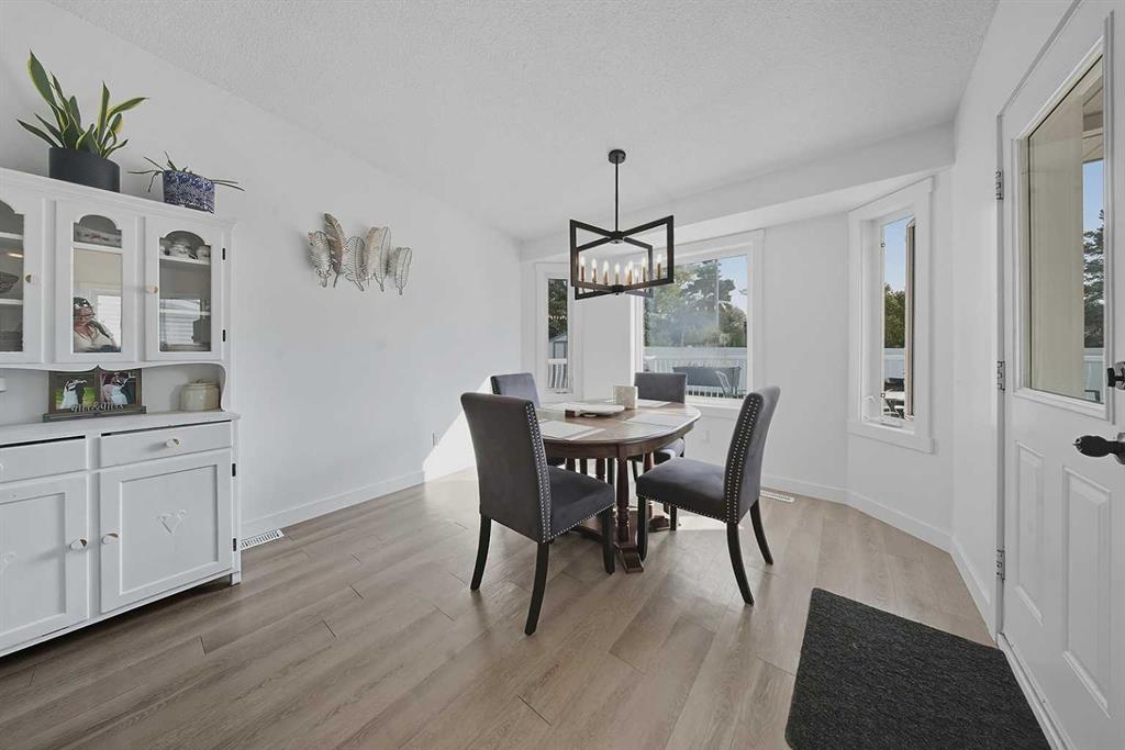 Picture for 39 Denison Crescent  https://www.cirrealty.ca/reb/cara/4/A2266944_13.jpg