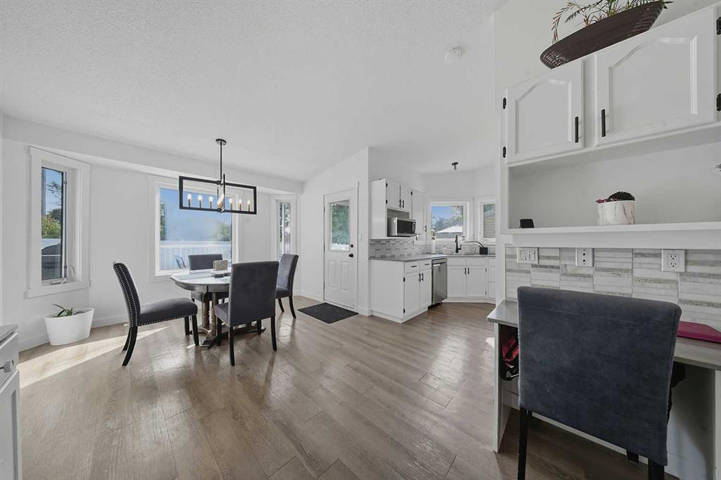 Picture for 39 Denison Crescent  https://www.cirrealty.ca/reb/cara/4/A2266944_14.jpg