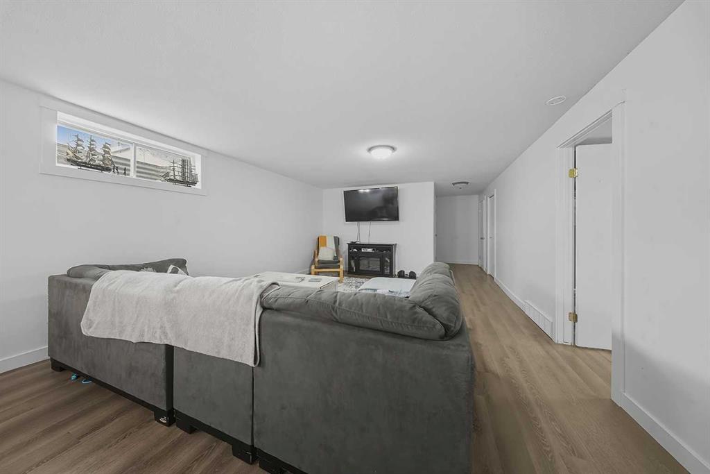 Picture for 39 Denison Crescent  https://www.cirrealty.ca/reb/cara/4/A2266944_21.jpg